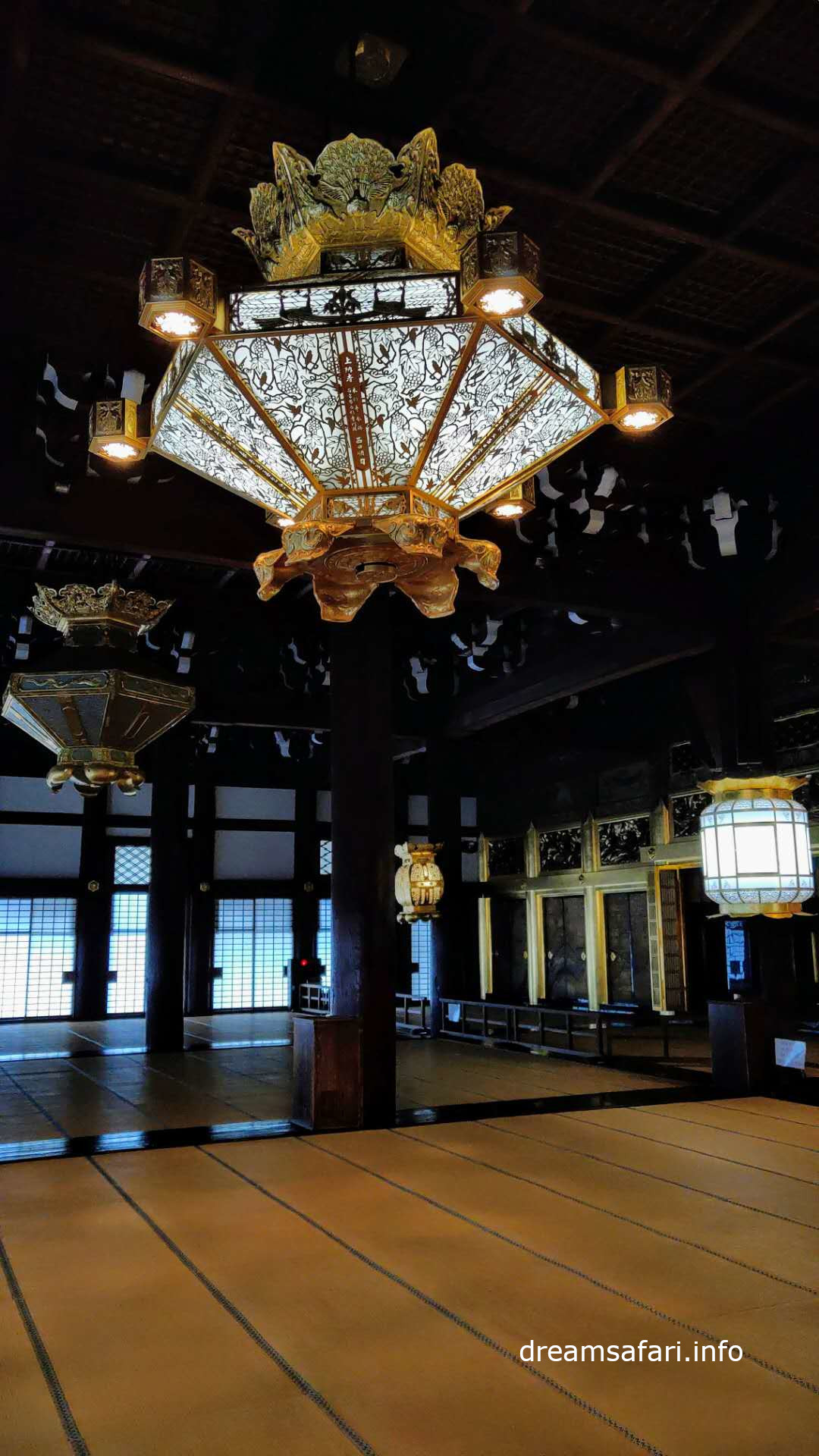 西本愿寺-灯笼